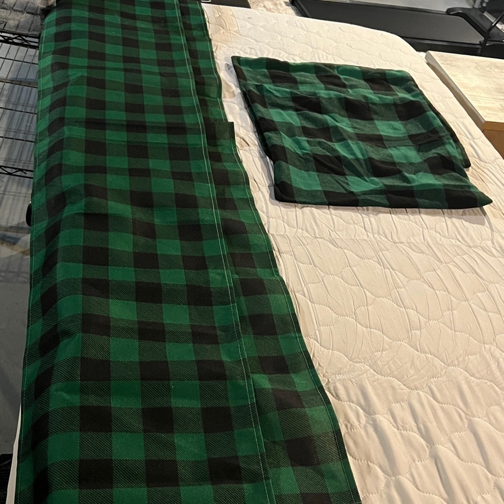 Elegant Green and Black Plaid 2 pillow covers (18”) 2 table runners (13x72)